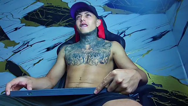 Snapshot of Kevin22_222 chatting on 02/05/25, 01:47 Kevin22 222 online show from 02/05/25, 01:47