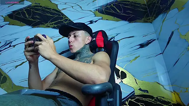 Snapshot of Kevin22_222 chatting on 02/07/25, 11:24 Kevin22 222 online show from 02/07/25, 11:24