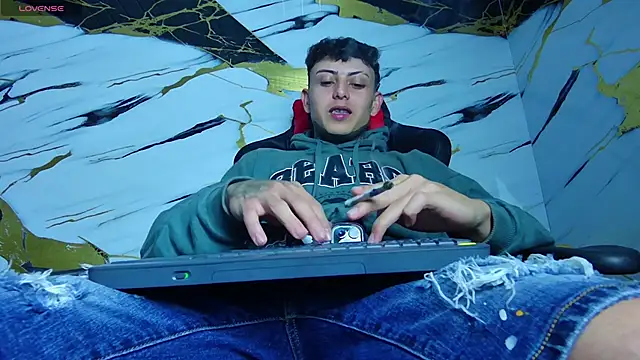 Snapshot of Kevin22_222 chatting on 02/09/25, 02:49 Kevin22 222 online show from 02/09/25, 02:49