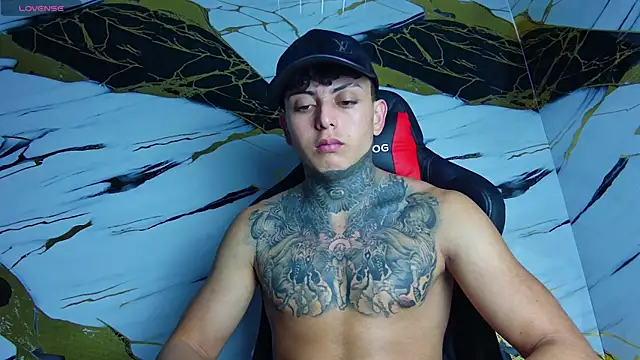 Snapshot of Kevin22_222 chatting on 02/28/25, 03:37 Kevin22 222 online show from 02/28/25, 03:37