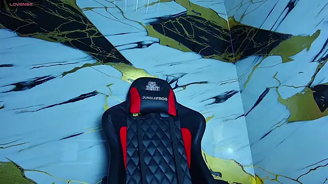 Snapshot of Kevin22_222 chatting on 03/04/25, 01:01 Kevin22 222 online show from 03/04/25, 01:01