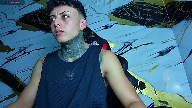 Snapshot of Kevin22_222 chatting on 03/13/25, 10:32 Kevin22 222 online show from 03/13/25, 10:32