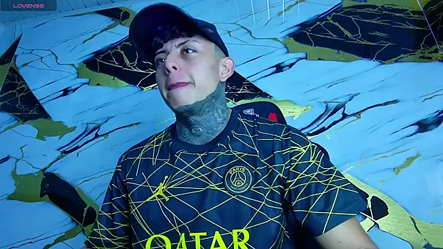 Snapshot of Kevin22_222 chatting on 03/15/25, 11:28 Kevin22 222 online show from 03/15/25, 11:28