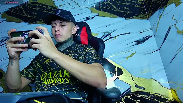 Snapshot of Kevin22_222 chatting on 03/16/25, 02:32 Kevin22 222 online show from 03/16/25, 02:32