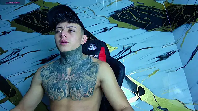 Snapshot of Kevin22_222 chatting on 03/17/25, 10:38 Kevin22 222 online show from 03/17/25, 10:38