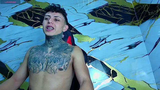 Snapshot of Kevin22_222 chatting on 03/18/25, 06:57 Kevin22 222 online show from 03/18/25, 06:57