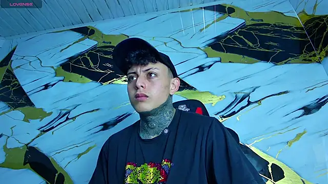 Snapshot of Kevin22_222 chatting on 03/18/25, 09:53 Kevin22 222 online show from 03/18/25, 09:53