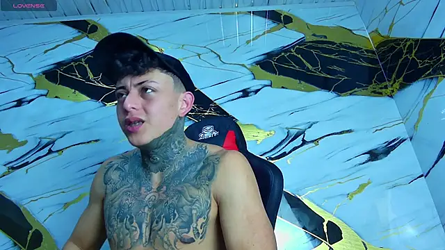 Snapshot of Kevin22_222 chatting on 03/19/25, 05:17 Kevin22 222 online show from 03/19/25, 05:17