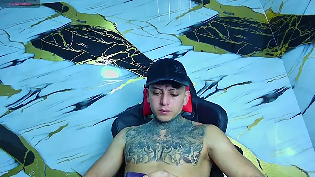 Snapshot of Kevin22_222 chatting on 03/19/25, 08:22 Kevin22 222 online show from 03/19/25, 08:22