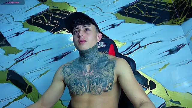 Snapshot of Kevin22_222 chatting on 03/19/25, 11:36 Kevin22 222 online show from 03/19/25, 11:36