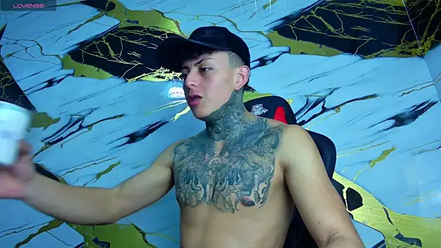 Snapshot of Kevin22_222 chatting on 03/20/25, 09:46 Kevin22 222 online show from 03/20/25, 09:46