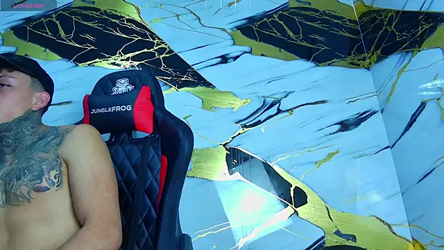 Snapshot of Kevin22_222 chatting on 03/21/25, 03:55 Kevin22 222 online show from 03/21/25, 03:55