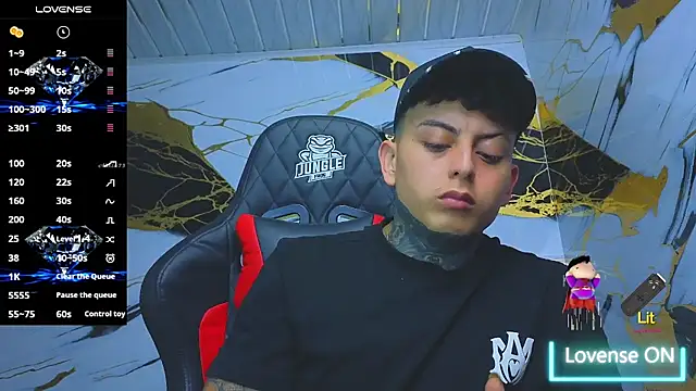 Snapshot of Kevin22_222 chatting on 09/18/25, 04:25 Kevin22 222 online show from 09/18/25, 04:25