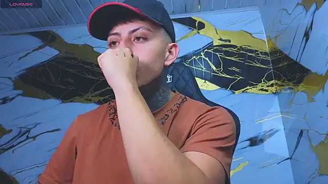 Snapshot of Kevin22_222 chatting on 09/30/25, 04:28 Kevin22 222 online show from 09/30/25, 04:28