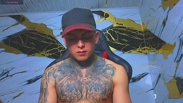 Snapshot of Kevin22_222 chatting on 10/10/25, 05:28 Kevin22 222 online show from 10/10/25, 05:28