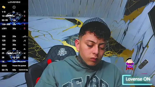 Snapshot of Kevin22_222 chatting on 10/15/25, 06:02 Kevin22 222 online show from 10/15/25, 06:02