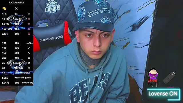 Snapshot of Kevin22_222 chatting on 11/14/25, 05:06 Kevin22 222 online show from 11/14/25, 05:06