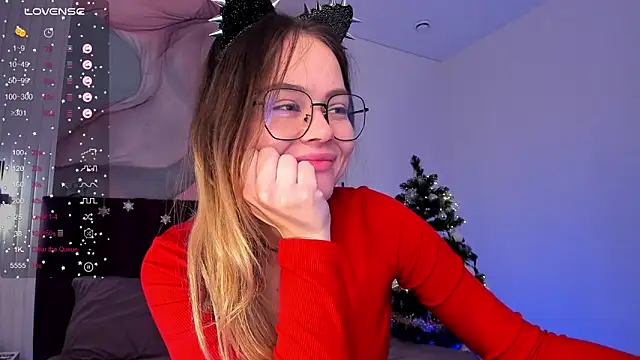 Snapshot of Kelly_Cuutie chatting on 12/28/24, 07:44 Kelly Cuutie online show from 12/28/24, 07:44
