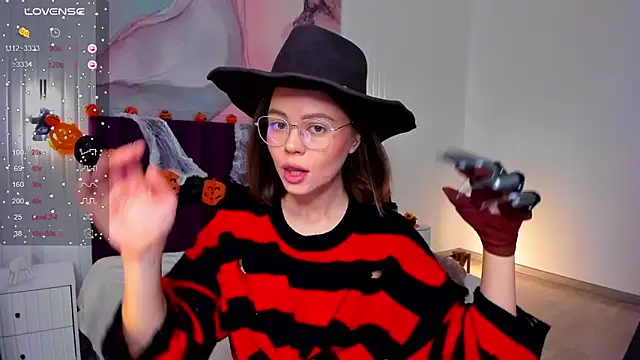 Kelly Cuutie online show from 10/25/25, 12:51