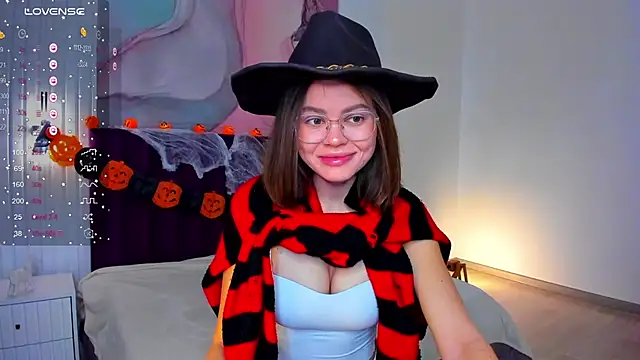 Kelly Cuutie online show from 10/27/25, 12:58