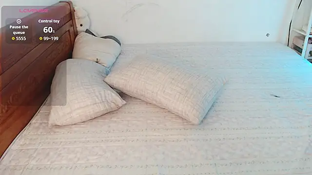 Baby Claraa online show from 11/20/25, 05:51