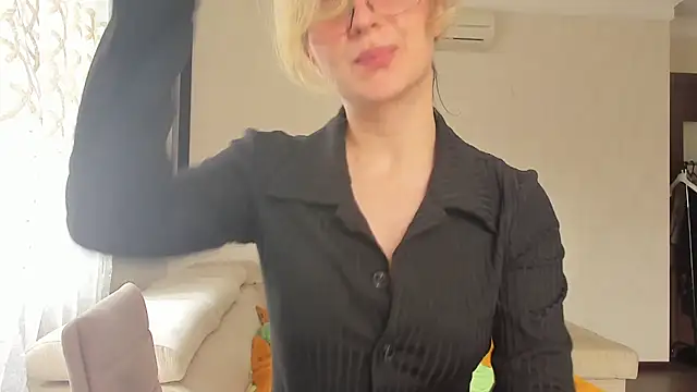 Lilith lutherlow online show from 05/31/26, 09:49
