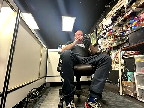 Snapshot of RawRyder8 chatting on 11/11/25, 12:54 RawRyder8 online show from 11/11/25, 12:54