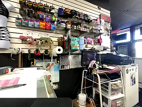 Snapshot of RawRyder8 chatting on 11/21/25, 08:29 RawRyder8 online show from 11/21/25, 08:29