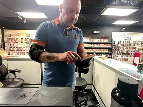 Snapshot of RawRyder8 chatting on 11/26/25, 02:23 RawRyder8 online show from 11/26/25, 02:23