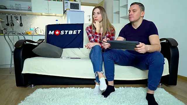 Snapshot of littlesweettifany chatting on 01/14/25, 01:17 littlesweettifany online show from 01/14/25, 01:17