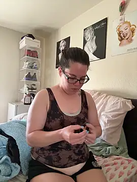 Snapshot of FreakNastyLacie chatting on 05/18/26, 12:55 FreakNastyLacie online show from 05/18/26, 12:55