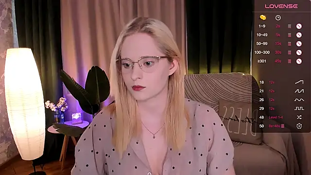 Aemilia  online show from 03/19/25, 08:45