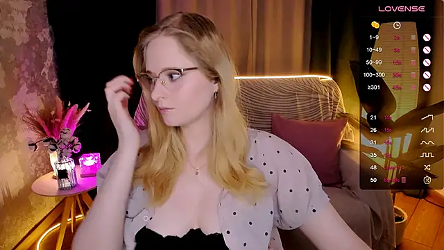 Aemilia  online show from 11/04/25, 08:35