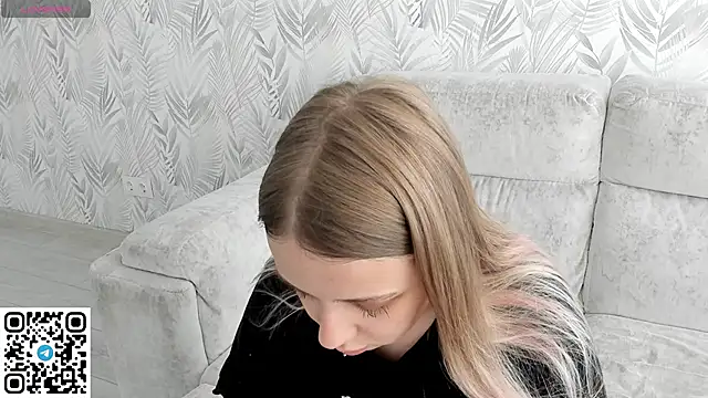 Snapshot of Alice_Halle chatting on 06/09/26, 10:16 Alice Halle online show from 06/09/26, 10:16
