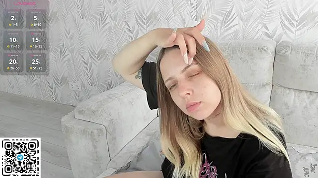 Snapshot of Alice_Halle chatting on 07/16/26, 01:44 Alice Halle online show from 07/16/26, 01:44