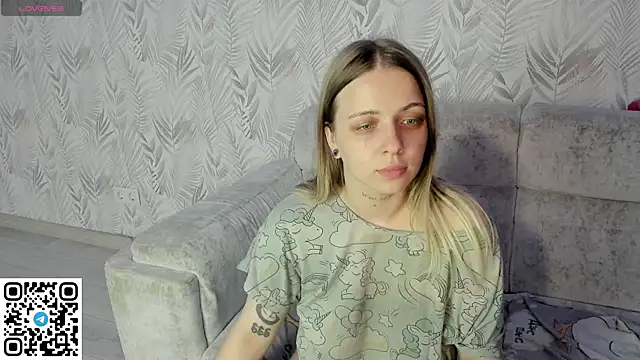 Snapshot of Alice_Halle chatting on 07/19/26, 08:34 Alice Halle online show from 07/19/26, 08:34