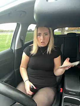 Snapshot of Rebeccaxxx chatting on 11/05/25, 02:17 Rebeccaxxx online show from 11/05/25, 02:17