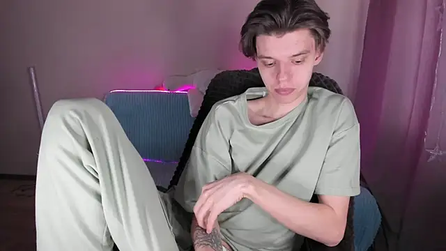 Liam sexy1 online show from 03/18/25, 01:20