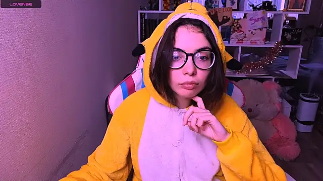 Snapshot of Sia_Shine chatting on 12/15/24, 09:45 Sia Shine online show from 12/15/24, 09:45