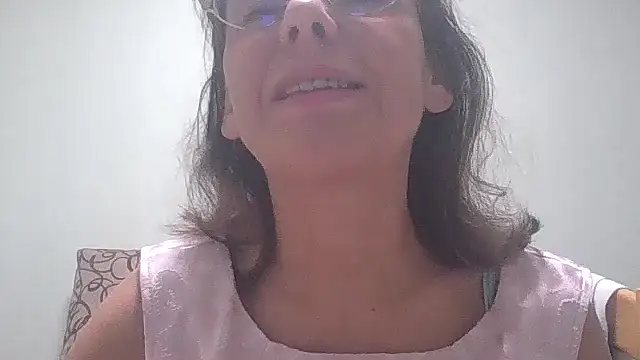 Snapshot of HollyJewel chatting on 10/02/25, 05:53 HollyJewel online show from 10/02/25, 05:53