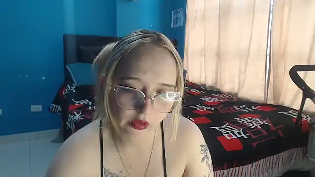 Liaroberts1 online show from 09/18/25, 11:56