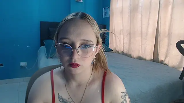 Liaroberts1 online show from 10/28/25, 11:58