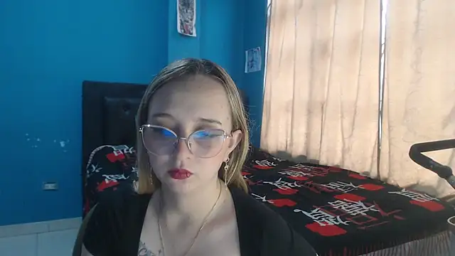 Liaroberts1 online show from 11/24/25, 12:16