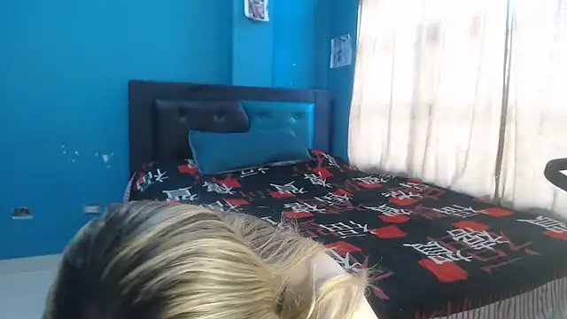 Liaroberts1 online show from 11/25/25, 12:16