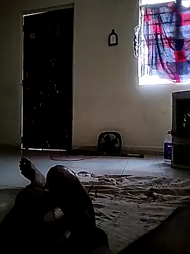 Snapshot of Dilbar049 chatting on 09/27/25, 10:42 Dilbar049 online show from 09/27/25, 10:42