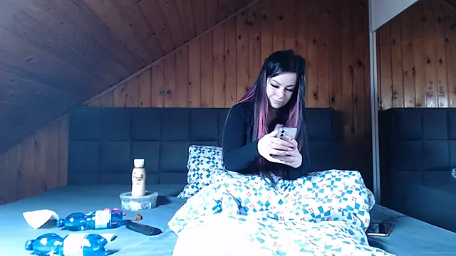 BoeseMoni1998 online show from 11/17/25, 10:54