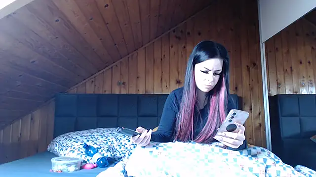 BoeseMoni1998 online show from 11/22/25, 11:42