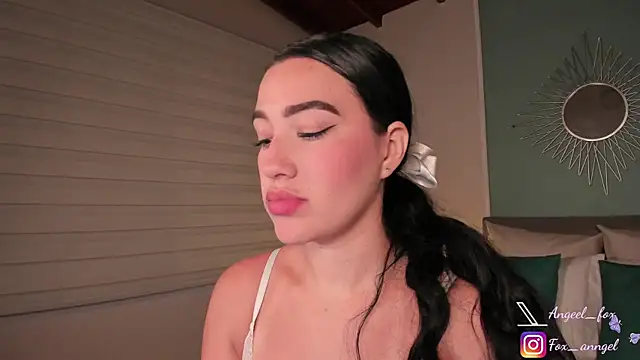 Snapshot of angeel_fox chatting on 12/27/24, 11:28 angeel fox online show from 12/27/24, 11:28