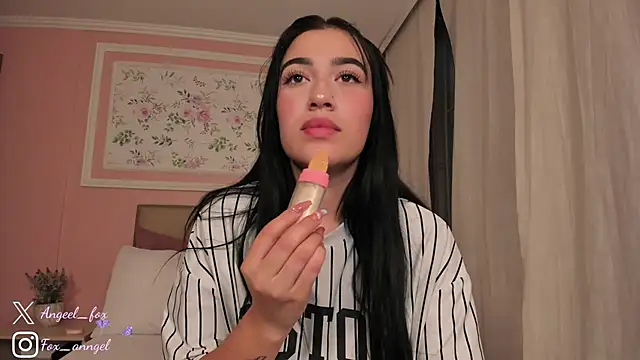 Snapshot of angeel_fox chatting on 01/16/25, 01:16 angeel fox online show from 01/16/25, 01:16