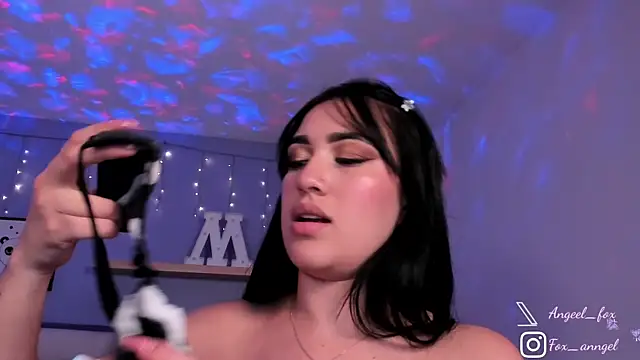 Snapshot of angeel_fox chatting on 01/17/25, 04:39 angeel fox online show from 01/17/25, 04:39